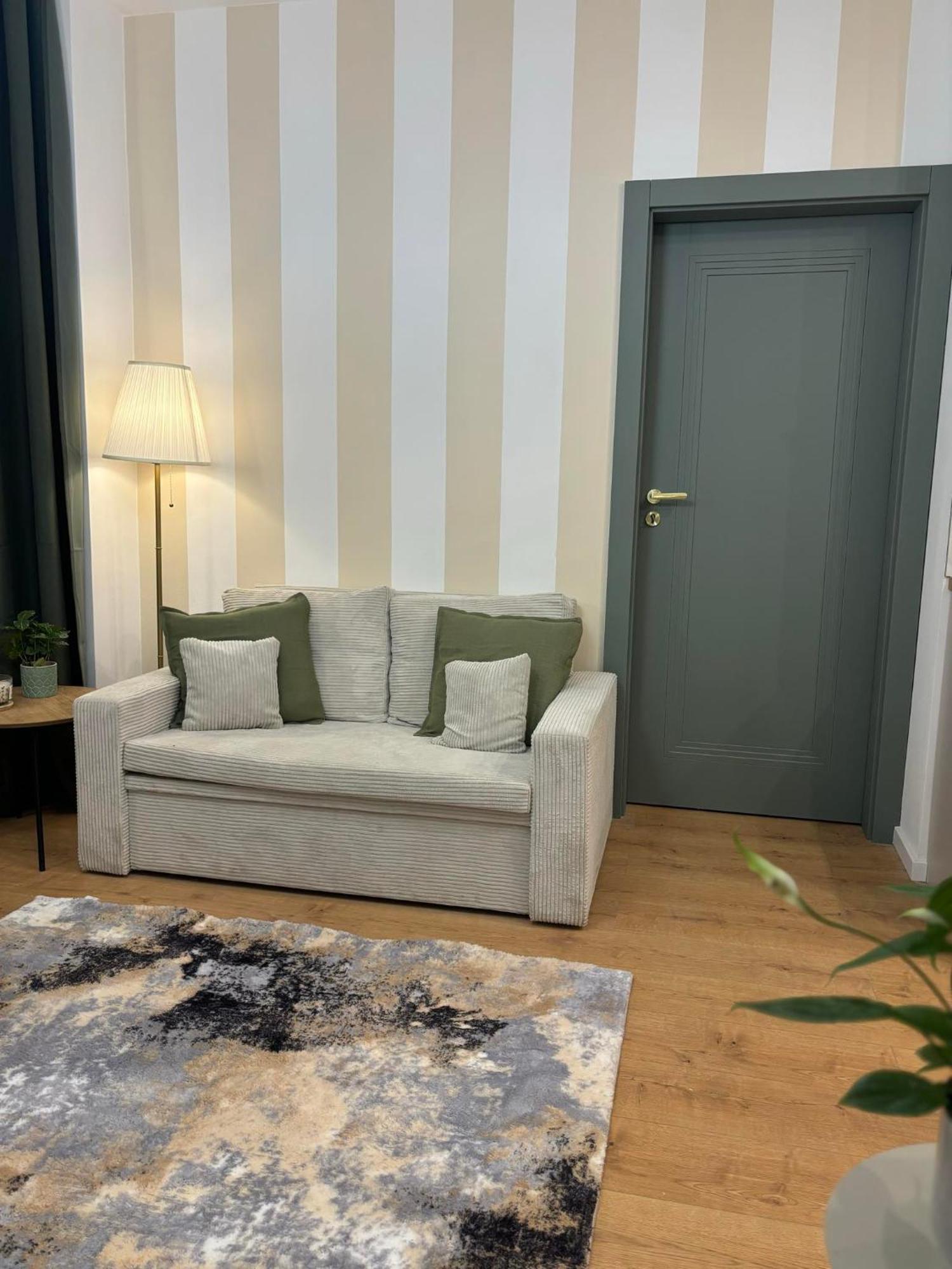 Apartament Pod Wieza 1 วาลบ์จิก ภายนอก รูปภาพ