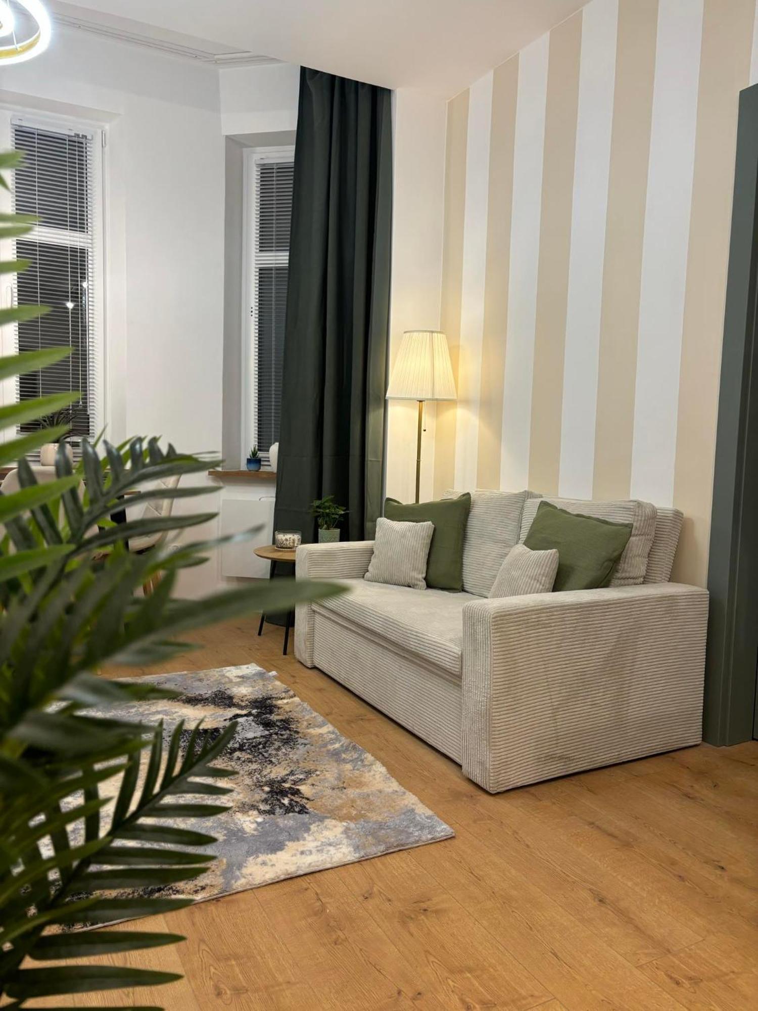 Apartament Pod Wieza 1 วาลบ์จิก ภายนอก รูปภาพ