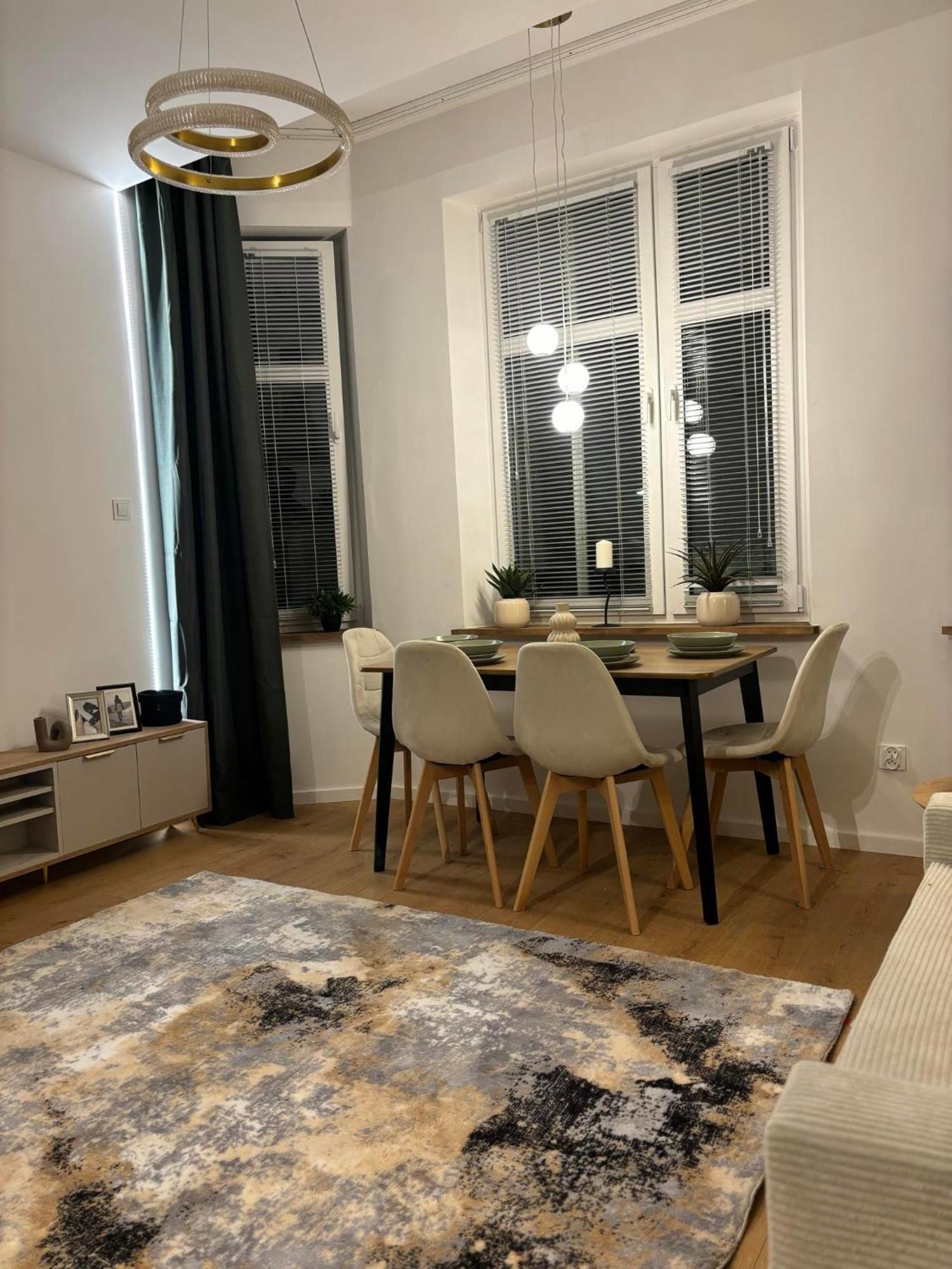 Apartament Pod Wieza 1 วาลบ์จิก ภายนอก รูปภาพ